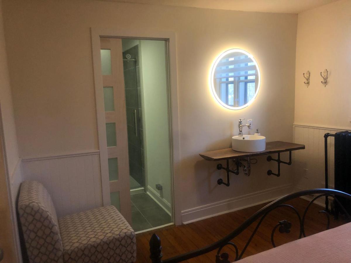 Bed and Breakfast Auberge La Maison Bellemare Saint-Jean-des Piles Екстер'єр фото